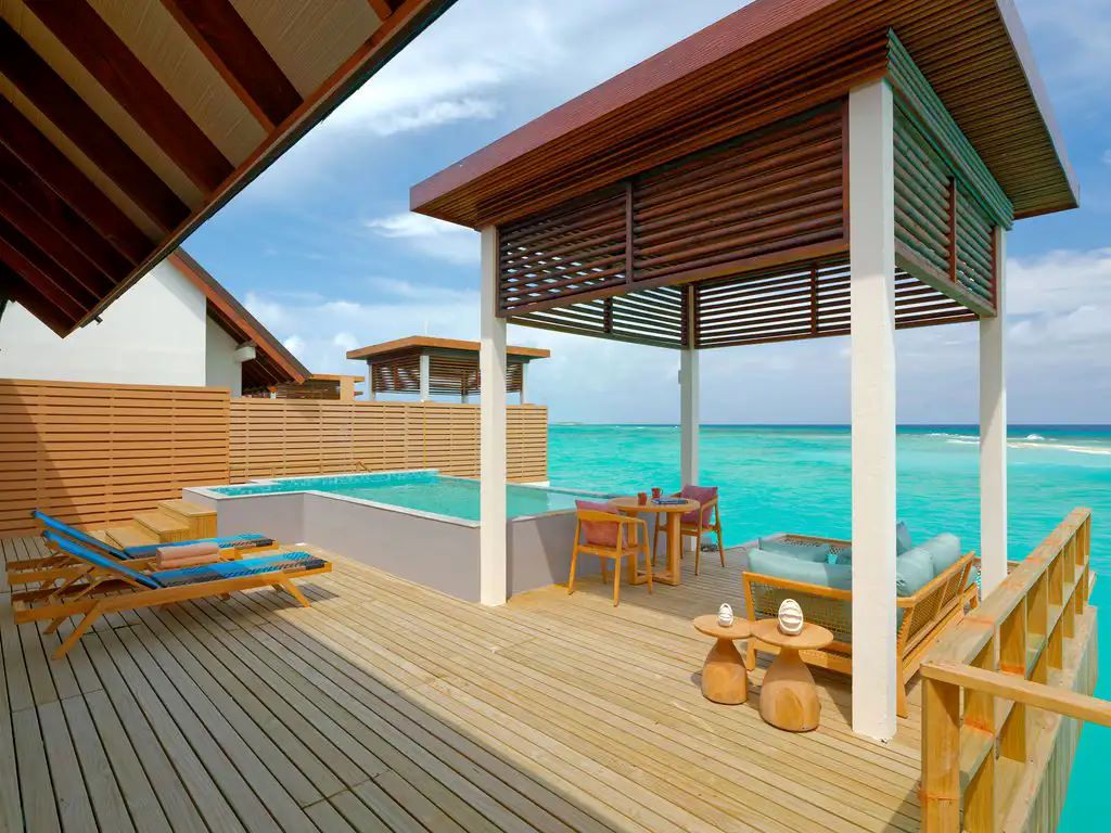 Water Pool Suite with Slide Photo 3