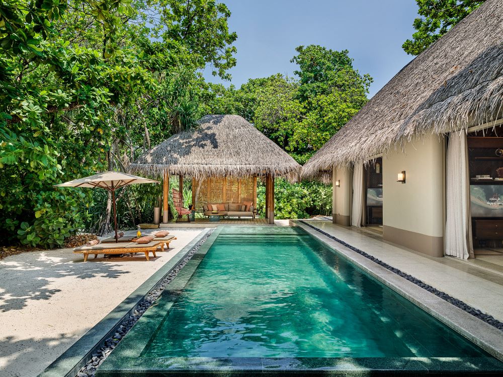 Luxury Beach Villa with Pool Photo 1
