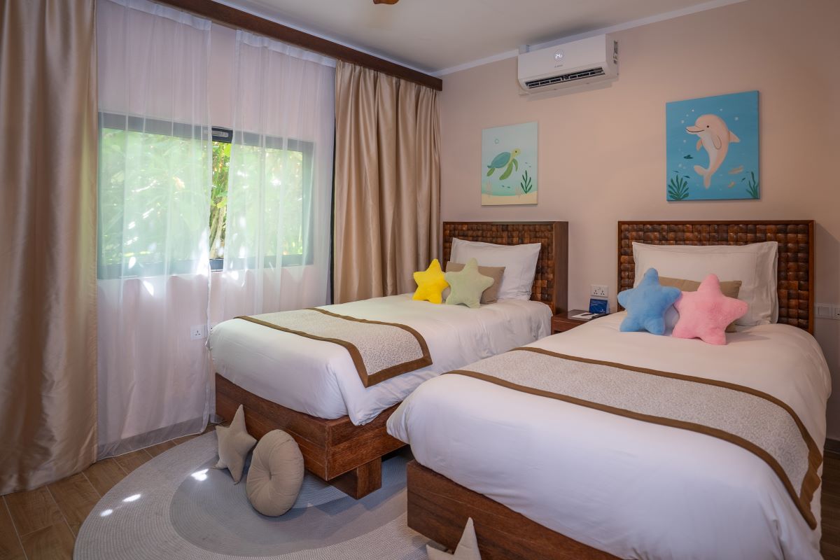Three-Bedroom Beach Pool Residence Photo 6
