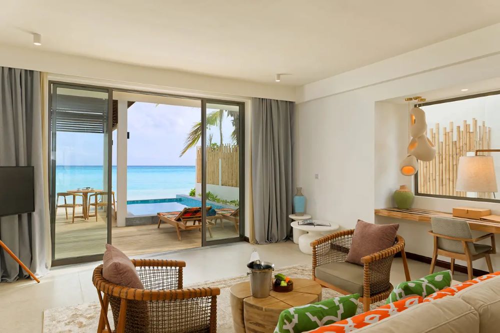 Beach Pool Suite Photo 2