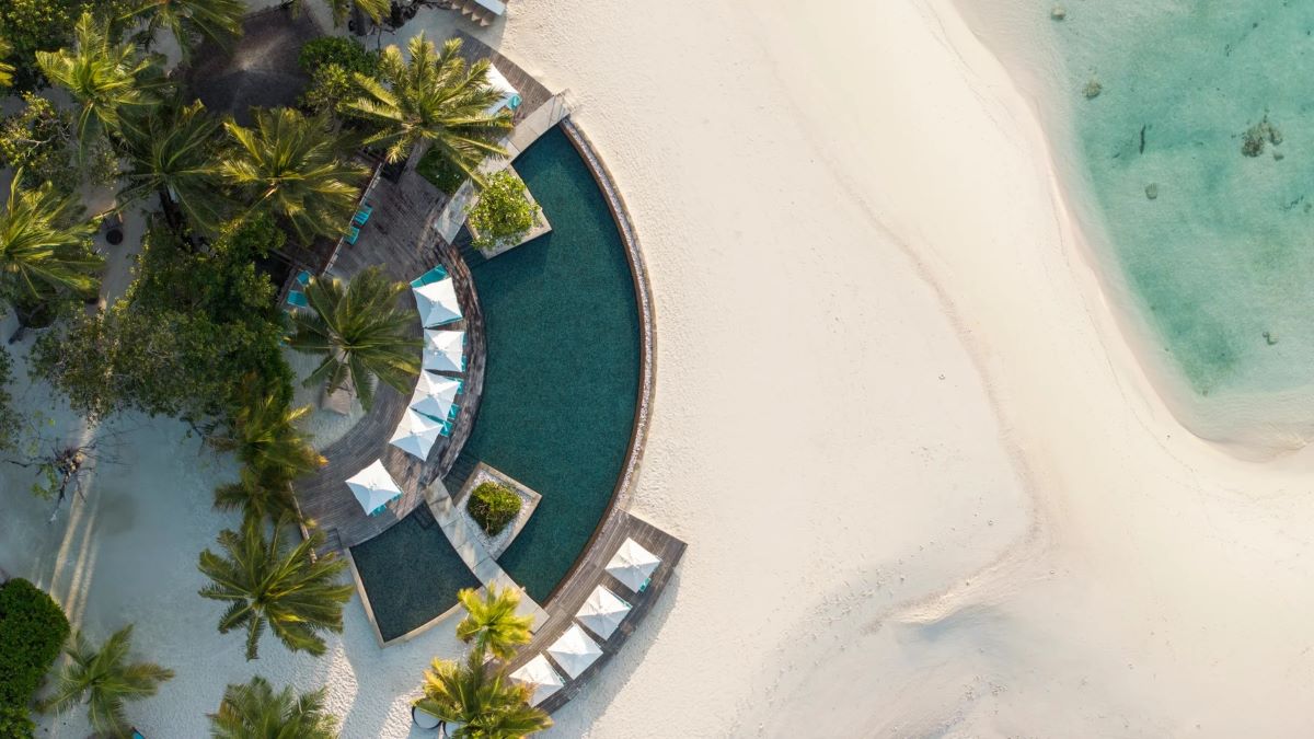 Constance Moofushi, Maldives