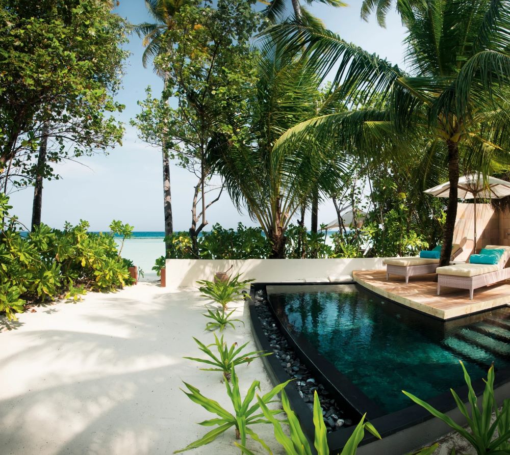Family Beach Villa with Pool Photo 2