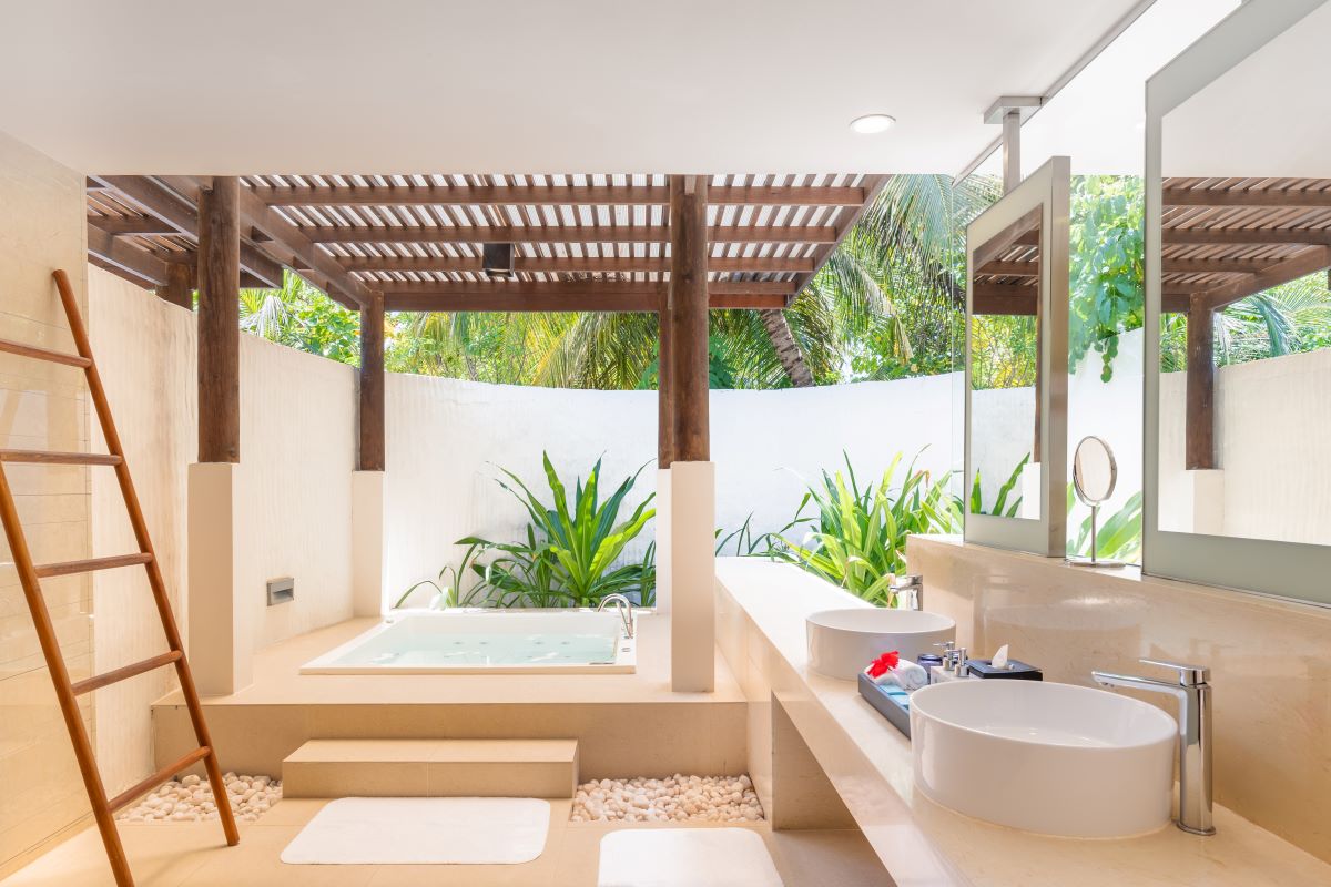 Deluxe Beach Residence with Lap Pool Photo 4