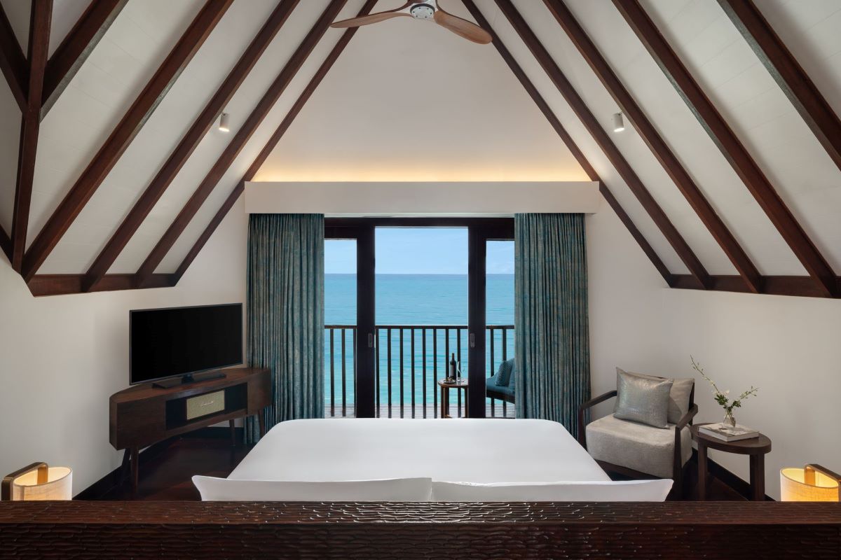 Overwater Ocean Suites with Infinity Pool Photo 4
